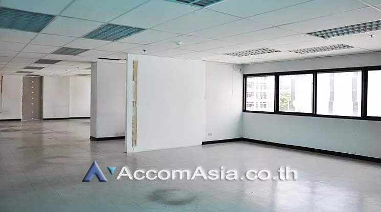 5  Office Space For Rent in Silom ,Bangkok BTS Surasak at S and B Tower AA10477